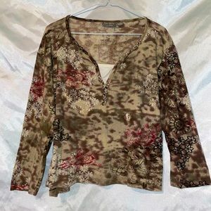XL neutral toned
long sleeve top with cute multicolored
design!